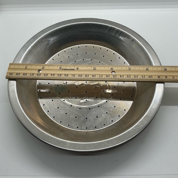 Set of 3 Bakers Square Pie Pans plus 1 set of Christmas Bear Cookie Cutter Set - Picture 4 of 4